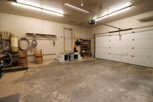 610 Ross Glen Drive Se, Medicine Hat, AB - Indoor Photo Showing Garage