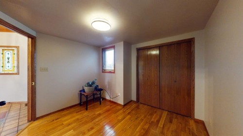 610 Ross Glen Drive Se, Medicine Hat, AB - Indoor Photo Showing Other Room