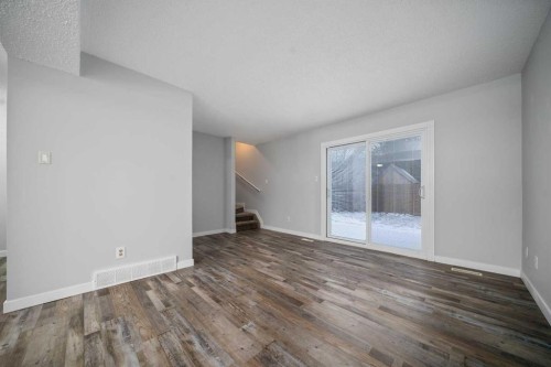 506 Clennel Crescent Se, Medicine Hat, AB - Indoor Photo Showing Other Room