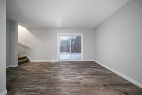 506 Clennel Crescent Se, Medicine Hat, AB - Indoor Photo Showing Other Room