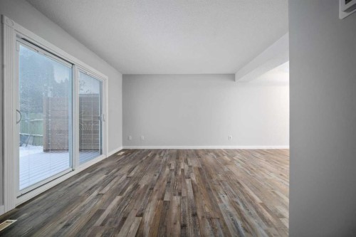 506 Clennel Crescent Se, Medicine Hat, AB - Indoor Photo Showing Other Room