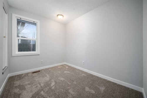 506 Clennel Crescent Se, Medicine Hat, AB - Indoor Photo Showing Other Room