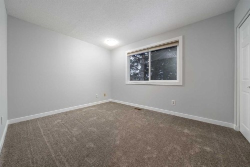 506 Clennel Crescent Se, Medicine Hat, AB - Indoor Photo Showing Other Room