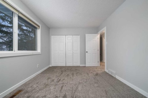 506 Clennel Crescent Se, Medicine Hat, AB - Indoor Photo Showing Other Room