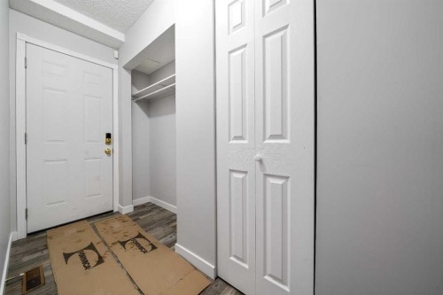 506 Clennel Crescent Se, Medicine Hat, AB - Indoor Photo Showing Other Room