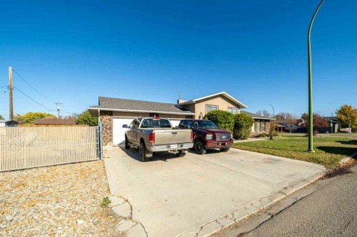 938 5 Street Se, Redcliff, AB - Outdoor