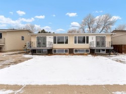 490 18 Street NE Medicine Hat, AB T1C 1G1