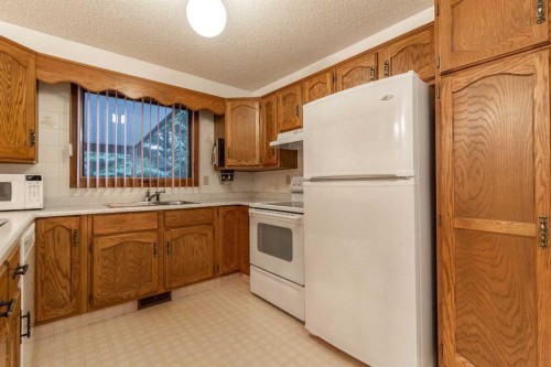7 Rideau Crescent Se, Medicine Hat, AB - Indoor Photo Showing Other Room