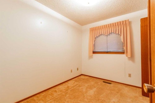 7 Rideau Crescent Se, Medicine Hat, AB - Indoor Photo Showing Other Room