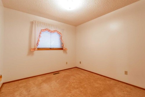 7 Rideau Crescent Se, Medicine Hat, AB - Indoor Photo Showing Other Room