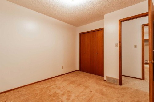 7 Rideau Crescent Se, Medicine Hat, AB - Indoor Photo Showing Other Room