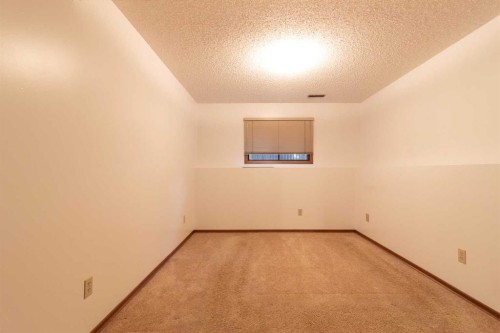 7 Rideau Crescent Se, Medicine Hat, AB - Indoor Photo Showing Other Room