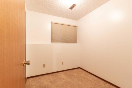 7 Rideau Crescent Se, Medicine Hat, AB - Indoor Photo Showing Other Room