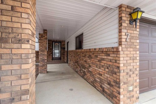 7 Rideau Crescent Se, Medicine Hat, AB - Outdoor With Exterior
