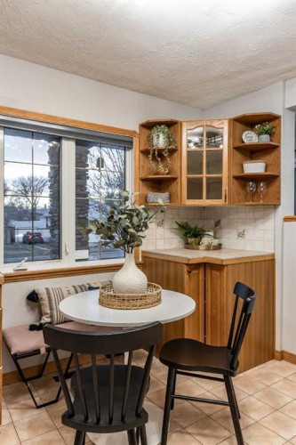 1122 Ross Street Se, Medicine Hat, AB - Indoor Photo Showing Other Room