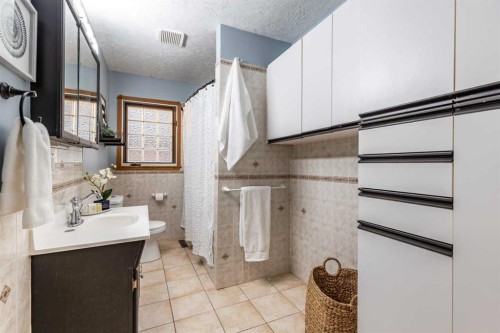 1122 Ross Street Se, Medicine Hat, AB - Indoor