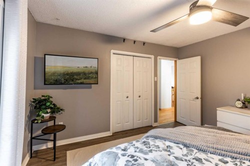 1122 Ross Street Se, Medicine Hat, AB - Indoor Photo Showing Bedroom