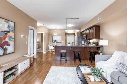 501-19 Terrace View Ne, Medicine Hat, AB - Indoor Photo Showing Living Room