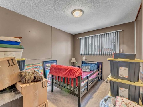2210 Upland Drive Se, Medicine Hat, AB - Indoor Photo Showing Bedroom