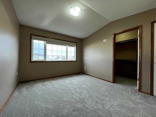 260 Sierra Drive Sw, Medicine Hat, AB - Indoor Photo Showing Other Room
