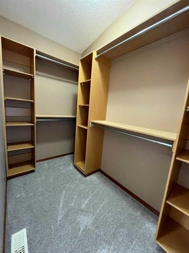 260 Sierra Drive Sw, Medicine Hat, AB - Indoor