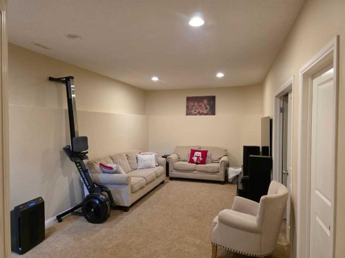 46 Terrace View Ne, Medicine Hat, AB - Indoor Photo Showing Other Room