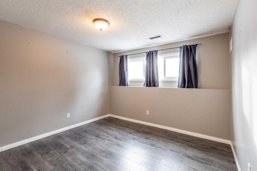 1321 19 Street Se, Medicine Hat, AB - Indoor Photo Showing Other Room