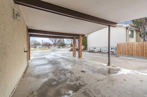 1321 19 Street Se, Medicine Hat, AB - Outdoor