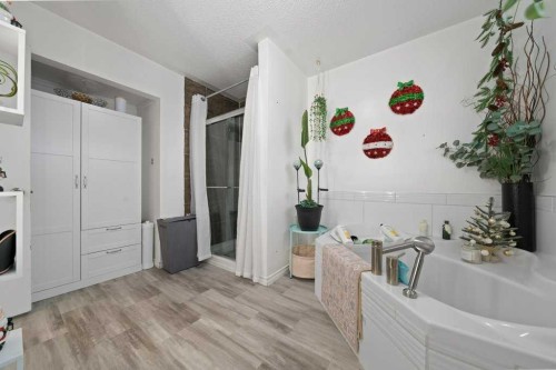 1647 4 Avenue Ne, Medicine Hat, AB - Indoor