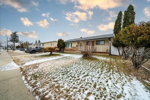 1647 4 Avenue Ne, Medicine Hat, AB - Outdoor