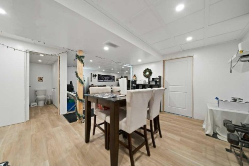 1647 4 Avenue Ne, Medicine Hat, AB - Indoor Photo Showing Dining Room