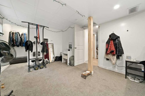 1647 4 Avenue Ne, Medicine Hat, AB - Indoor Photo Showing Gym Room