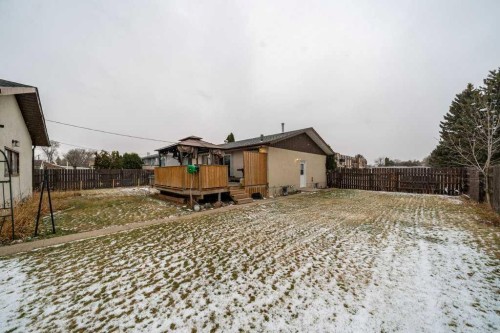 1647 4 Avenue Ne, Medicine Hat, AB - Outdoor With Exterior