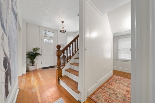 387 5 Street Se, Medicine Hat, AB - Indoor Photo Showing Other Room