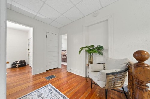 387 5 Street Se, Medicine Hat, AB - Indoor Photo Showing Other Room