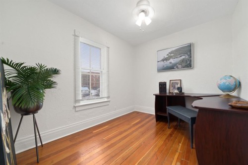 387 5 Street Se, Medicine Hat, AB - Indoor Photo Showing Office