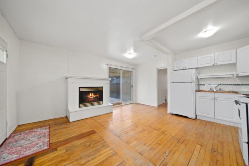 387 5 Street Se, Medicine Hat, AB - Indoor With Fireplace