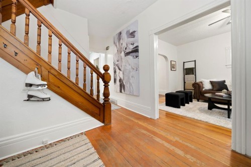 387 5 Street Se, Medicine Hat, AB - Indoor Photo Showing Other Room