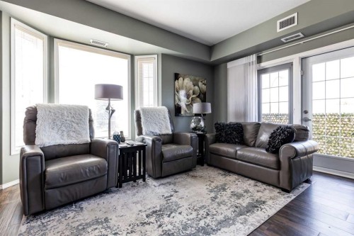 209-105 Main Street South, Redcliff, AB - Indoor Photo Showing Living Room