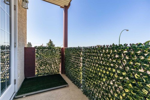 209-105 Main Street South, Redcliff, AB - Outdoor