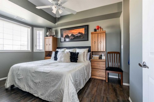 209-105 Main Street South, Redcliff, AB - Indoor Photo Showing Bedroom