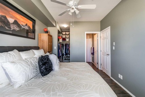 209-105 Main Street South, Redcliff, AB - Indoor Photo Showing Bedroom