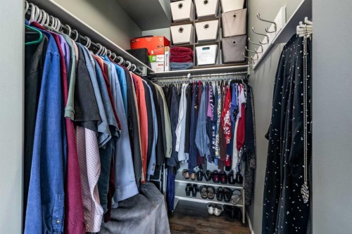 209-105 Main Street South, Redcliff, AB - Indoor With Storage