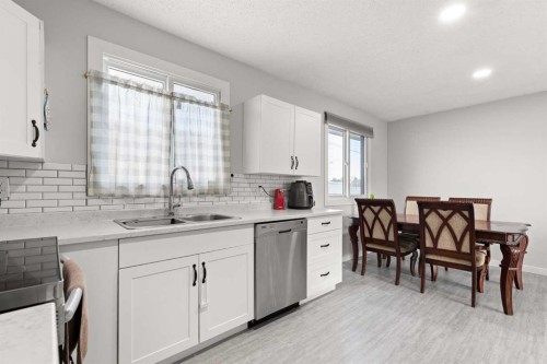 70 Colter Crescent Nw, Medicine Hat, AB - Indoor Photo Showing Kitchen With Double Sink
