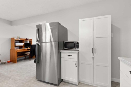 70 Colter Crescent Nw, Medicine Hat, AB - Indoor