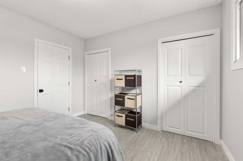 70 Colter Crescent Nw, Medicine Hat, AB - Indoor Photo Showing Bedroom