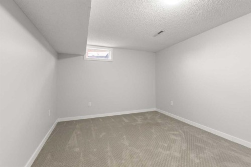 70 Colter Crescent Nw, Medicine Hat, AB - Indoor Photo Showing Other Room