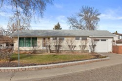 898 13 Street NE Medicine Hat, AB T1A 5V5