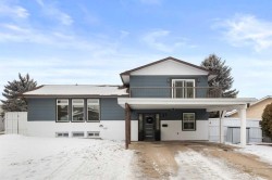 21 Greenwood Court SW Medicine Hat, AB T1A 7X7