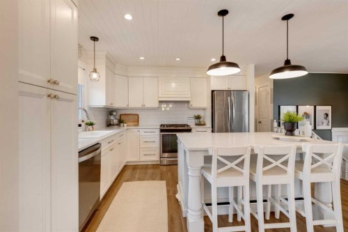 157 Calder Road Se, Medicine Hat, AB - Indoor Photo Showing Kitchen With Stainless Steel Kitchen With Upgraded Kitchen